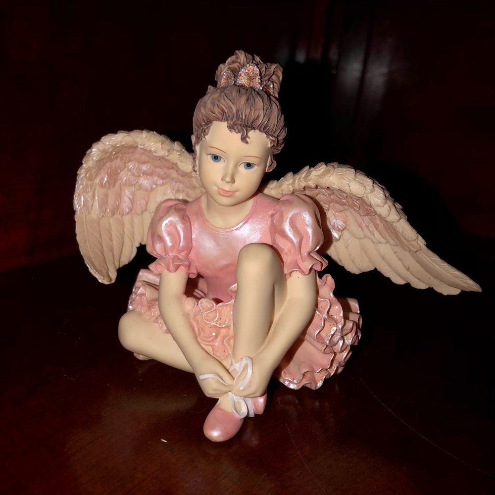 Beautiful Ballerina Angel / Dancer Figurine
